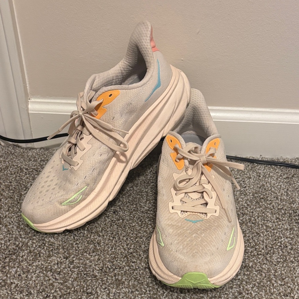 Hoka Clifton 9✨ womens 9.5